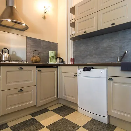 Castle Apartment In Chaleix By Forest, Cleaning Included *