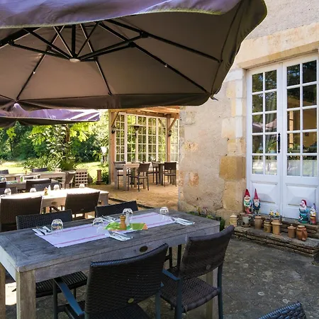 Castle Apartment In Chaleix By Forest, Cleaning Included * Chalais (Dordogne)