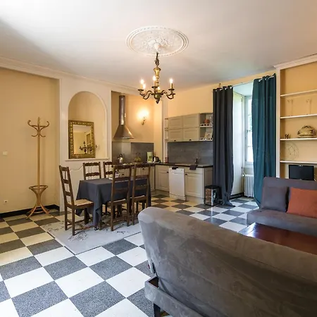 Castle Apartment In Chaleix By Forest, Cleaning Included Chalais (Dordogne)